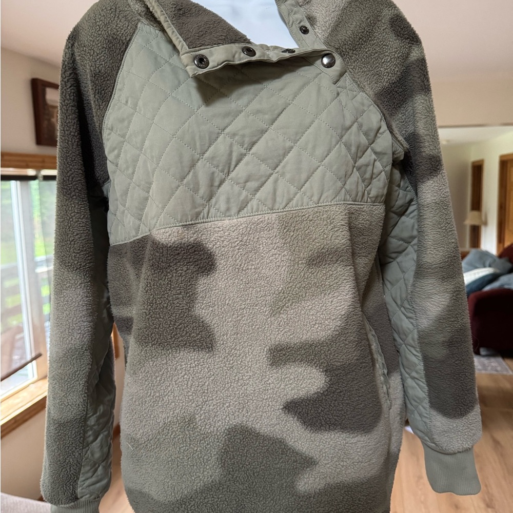 Abercrombie & Fitch Assymetrical Green Camouflage Fleece Size Medium
